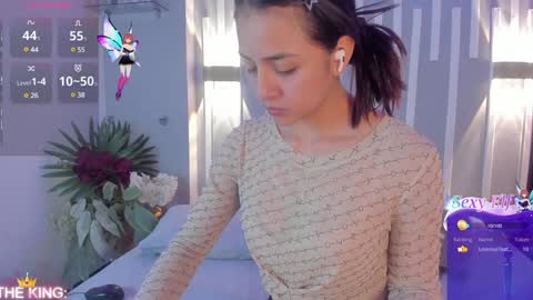 Snapshot of sophy_smilesweet chatting on 12-17-24, 11:39 SOPHY ROGERS online show from 12-17-24, 11:39