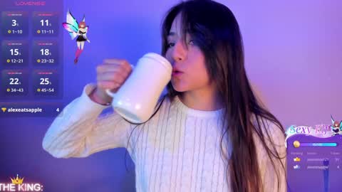 Snapshot of sophy_smilesweet chatting on 12-18-24, 02:38 SOPHY ROGERS online show from 12-18-24, 02:38
