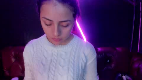 Snapshot of sophy_smilesweet chatting on 12-21-24, 12:27 SOPHY ROGERS online show from 12-21-24, 12:27