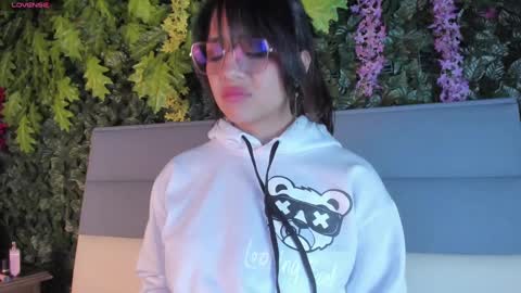Snapshot of sophy_smilesweet chatting on 01-08-25, 05:37 SOPHY ROGERS online show from 01-08-25, 05:37