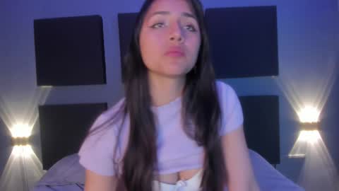 Snapshot of sophy_smilesweet chatting on 01-23-25, 05:52 SOPHY ROGERS online show from 01-23-25, 05:52