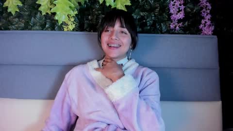 Snapshot of sophy_smilesweet chatting on 01-28-25, 11:38 SOPHY ROGERS online show from 01-28-25, 11:38