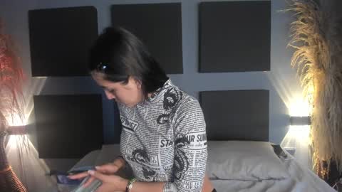 Snapshot of sophy_smilesweet chatting on 02-06-25, 11:54 SOPHY ROGERS online show from 02-06-25, 11:54