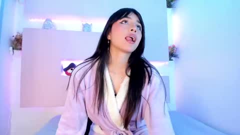 Snapshot of sophy_smilesweet chatting on 02-18-25, 02:49 SOPHY ROGERS online show from 02-18-25, 02:49