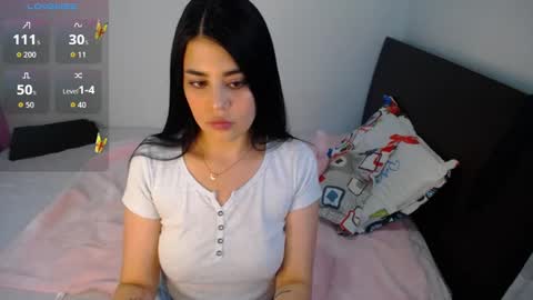 Snapshot of sophy_whiite_ chatting on 10-22-25, 09:14 Sophy  online show from 10-22-25, 09:14
