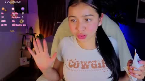 Snapshot of sophyadams_ chatting on 03-04-26, 10:16 Sophy online show from 03-04-26, 10:16