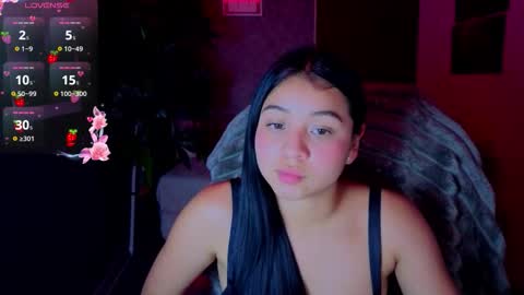 Snapshot of sophyadams_ chatting on 03-06-26, 10:50 Sophy online show from 03-06-26, 10:50