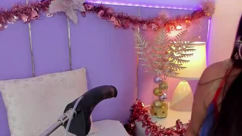 Sophy online show from 12-18-25, 12:00