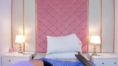 Snapshot of sopphiaa_payton chatting on 02-21-25, 06:48 Sophie online show from 02-21-25, 06:48