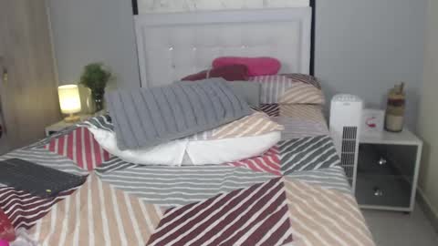 Snapshot of sopphiefox chatting on 01-31-25, 09:37 Sofia online show from 01-31-25, 09:37