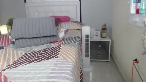 Snapshot of sopphiefox chatting on 02-01-25, 01:02 Sofia online show from 02-01-25, 01:02