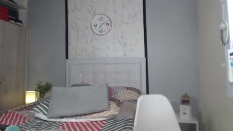 Snapshot of sopphiefox chatting on 02-19-25, 01:18 Sofia online show from 02-19-25, 01:18