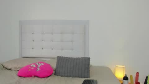 Snapshot of sopphiefox chatting on 10-29-25, 10:44 Sofia online show from 10-29-25, 10:44