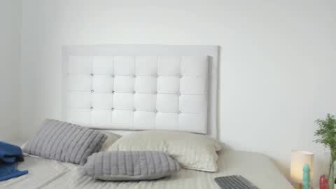 Snapshot of sopphiefox chatting on 11-06-25, 06:42 Sofia online show from 11-06-25, 06:42