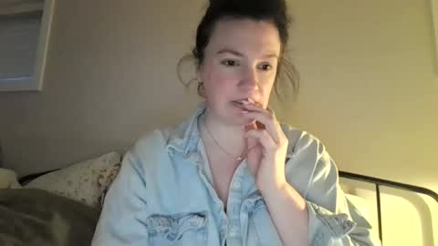 Snapshot of sotamom chatting on 05-18-26, 01:35 NaughtyMommy online show from 05-18-26, 01:35