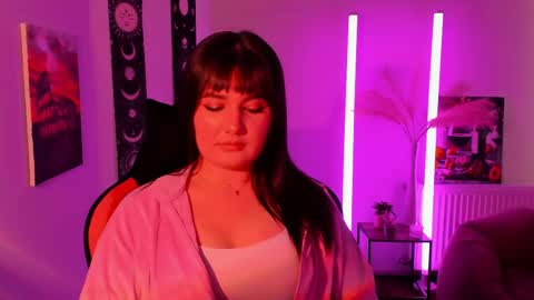 Snapshot of sour_cherry_ chatting on 04-25-26, 11:57 Jennie online show from 04-25-26, 11:57