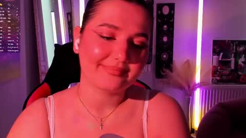 Snapshot of sour_cherry_ chatting on 05-20-26, 12:33 Jennie online show from 05-20-26, 12:33