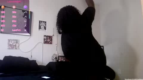 Snapshot of southerngothgoddess chatting on 09-15-25, 01:22 SG online show from 09-15-25, 01:22