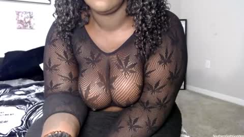 Snapshot of southerngothgoddess chatting on 09-27-25, 10:37 SG online show from 09-27-25, 10:37