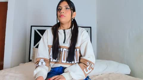Snapshot of soy_camila01 chatting on 02-21-26, 10:55 soy_camila01 online show from 02-21-26, 10:55