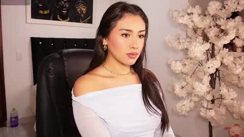 Snapshot of soy_daniela1 chatting on 11-19-25, 02:33 Daniela online show from 11-19-25, 02:33