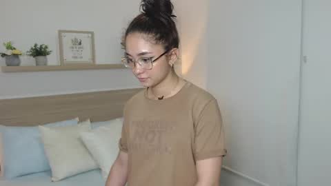 Snapshot of soy_mariana_ chatting on 01-08-25, 04:44 M A R I A N A online show from 01-08-25, 04:44