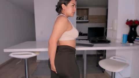 Snapshot of soy_miia chatting on 11-19-25, 10:10 MIA online show from 11-19-25, 10:10