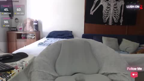 Snapshot of soyelcarlitos chatting on 09-18-25, 07:16 El Carlitos online show from 09-18-25, 07:16