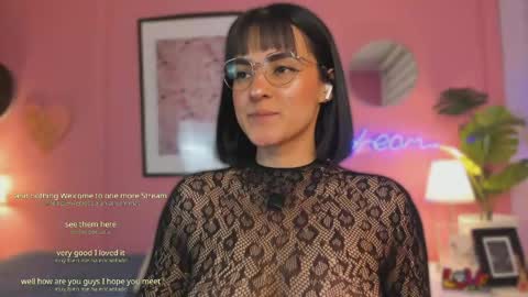Snapshot of soysaraa_ chatting on 05-06-26, 04:52 Aleja online show from 05-06-26, 04:52