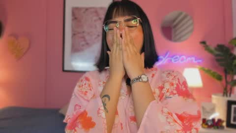 Snapshot of soysaraa_ chatting on 05-16-26, 05:04 Aleja online show from 05-16-26, 05:04