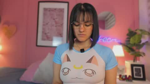 Snapshot of soysaraa_ chatting on 06-05-26, 05:03 Aleja online show from 06-05-26, 05:03