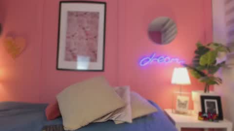 Snapshot of soysaraa_ chatting on 06-11-26, 05:38 Aleja online show from 06-11-26, 05:38