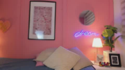 Snapshot of soysaraa_ chatting on 06-12-26, 05:06 Aleja online show from 06-12-26, 05:06
