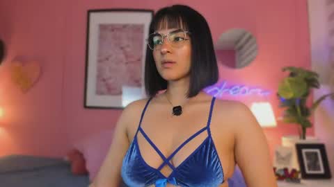 Snapshot of soysaraa_ chatting on 06-13-26, 05:38 Aleja online show from 06-13-26, 05:38