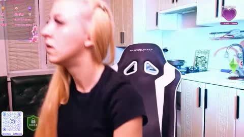 Snapshot of space_danger chatting on 10-12-25, 03:33 space danger online show from 10-12-25, 03:33