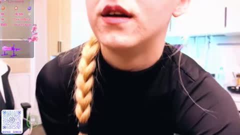 Snapshot of space_danger chatting on 10-17-25, 10:01 space danger online show from 10-17-25, 10:01