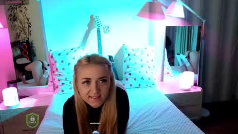 Snapshot of space_danger chatting on 10-26-25, 03:07 space danger online show from 10-26-25, 03:07