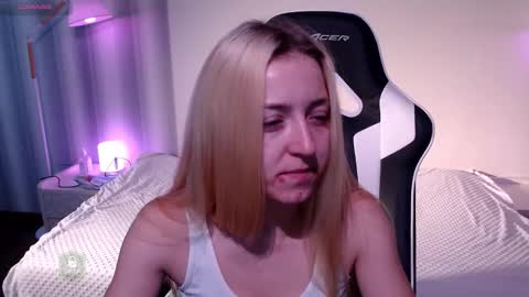 Snapshot of space_danger chatting on 12-17-25, 07:36 space danger online show from 12-17-25, 07:36