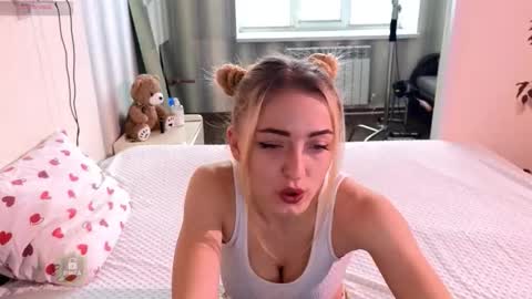 Snapshot of space_danger chatting on 02-16-26, 06:20 space danger online show from 02-16-26, 06:20