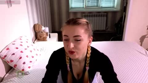 Snapshot of space_danger chatting on 02-19-26, 06:42 space danger online show from 02-19-26, 06:42