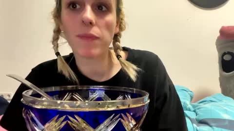 Spacegirl online show from 12-26-24, 07:05