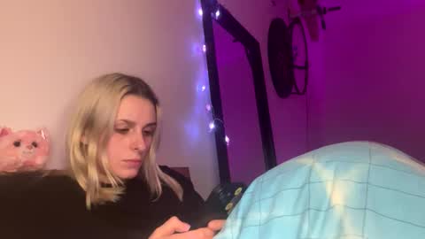 Spacegirl online show from 12-28-24, 06:40