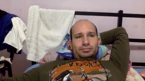 Snapshot of sparei7 chatting on 11-20-25, 04:18 Snaiky online show from 11-20-25, 04:18