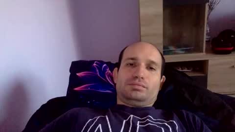 Snapshot of sparei7 chatting on 12-15-25, 02:10 Snaiky online show from 12-15-25, 02:10