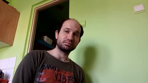 Snapshot of sparei7 chatting on 02-14-26, 10:34 Snaiky online show from 02-14-26, 10:34