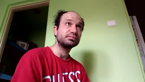 Snapshot of sparei7 chatting on 02-26-26, 11:31 Snaiky online show from 02-26-26, 11:31