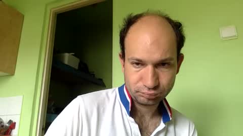 Snapshot of sparei7 chatting on 05-11-26, 10:21 Snaiky online show from 05-11-26, 10:21