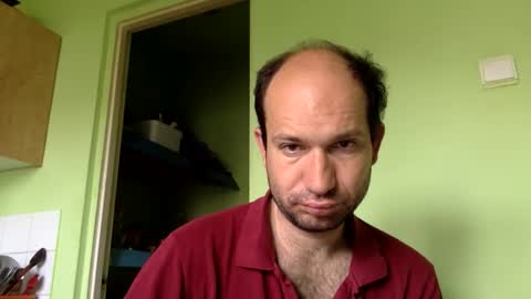 Snapshot of sparei7 chatting on 05-15-26, 10:11 Snaiky online show from 05-15-26, 10:11