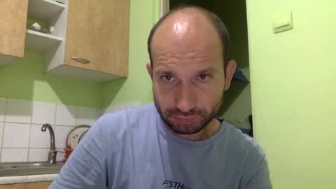 Snapshot of sparei7 chatting on 07-11-26, 10:44 Snaiky online show from 07-11-26, 10:44