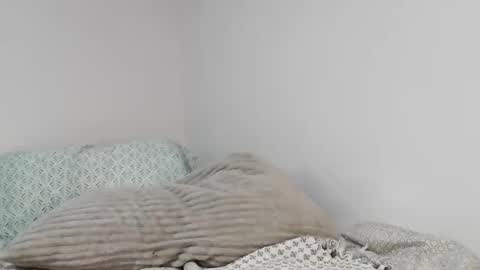 Snapshot of sparklingsoleil chatting on 11-11-25, 05:24 Soleil online show from 11-11-25, 05:24